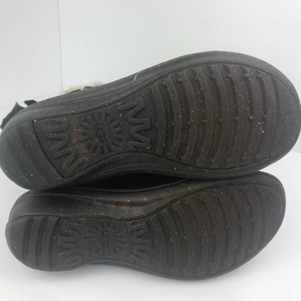 UGG Akadia Boots - Picture 10 of 11